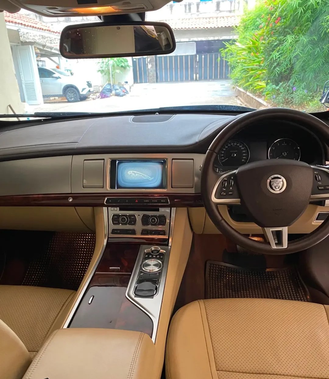 Interior Detailing - dashboard & karpet kinclong