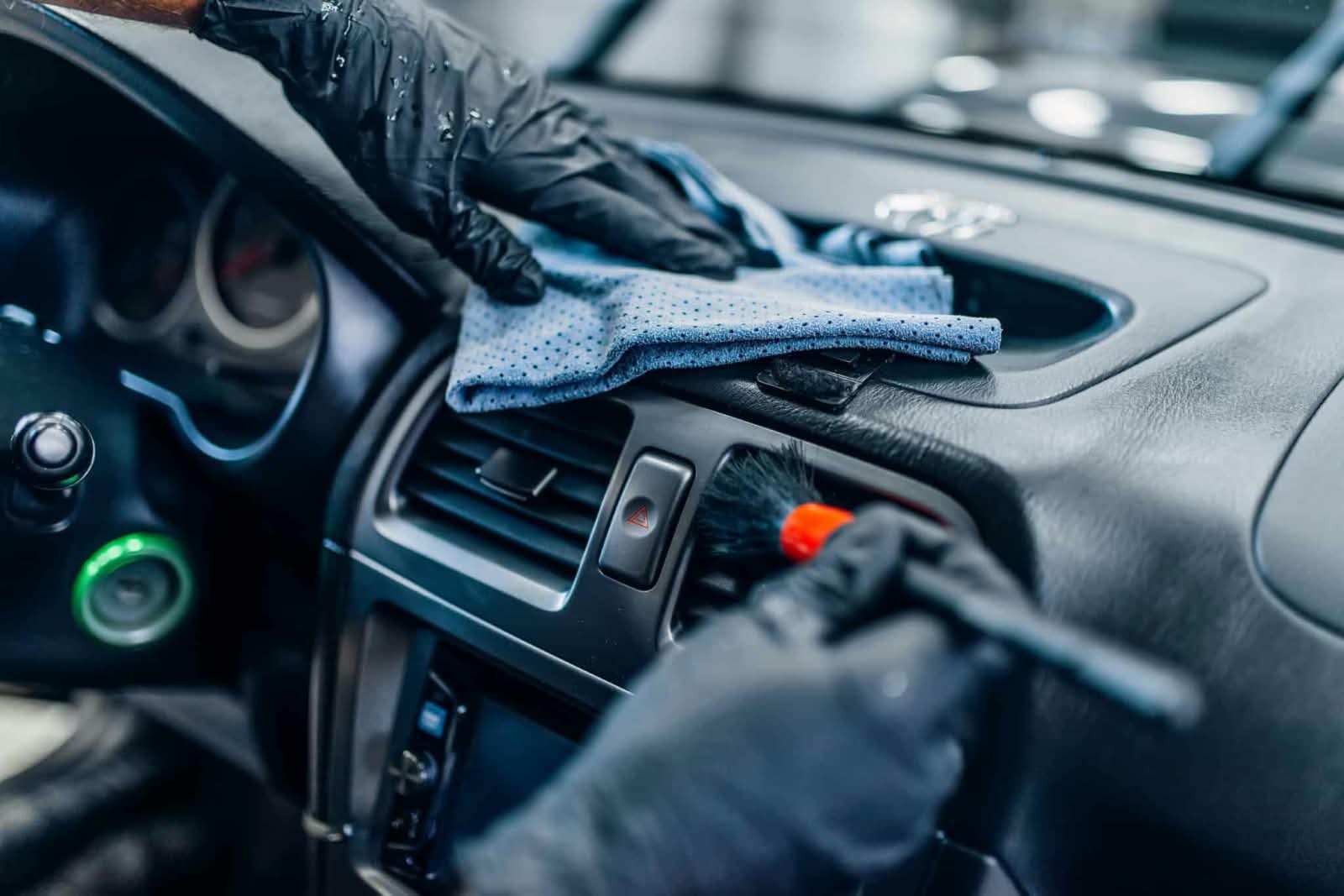 Hasil layanan Interior Detailing - interior mobil bersih mendetail