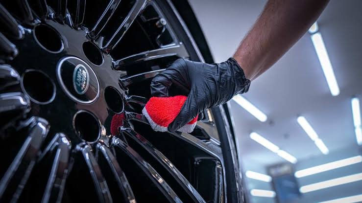 Hasil layanan Wheel Protection - ban dan velg bersih mengkilap